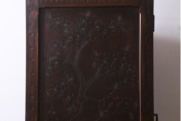 ビンテージ家具 中古　伝統工芸　軽井沢彫り　桜モチーフの意匠が魅力的なワードローブ(洋服タンス、チェスト)(R-039543)