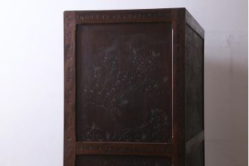 ビンテージ家具 中古　伝統工芸　軽井沢彫り　桜モチーフの意匠が魅力的なワードローブ(洋服タンス、チェスト)(R-039543)