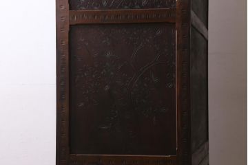 ビンテージ家具 中古　伝統工芸　軽井沢彫り　桜モチーフの意匠が魅力的なワードローブ(洋服タンス、チェスト)(R-039543)