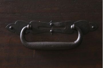 アンティーク家具　和製アンティーク　明治大正期　前面桐材　渋さ漂う重ね箪笥(衣装タンス、引き出し、桐箪笥、桐たんす)(R-039544)