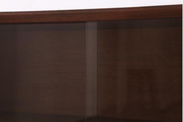 ヴィンテージ家具　北欧ビンテージ　チーク材　シンプルなフォルムの薄型キャビネット(リビングボード)(R-039545)