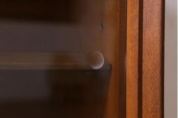 ヴィンテージ家具　北欧ビンテージ　チーク材　シンプルなフォルムの薄型キャビネット(リビングボード)(R-039545)