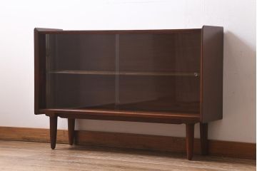 ヴィンテージ家具　北欧ビンテージ　チーク材　シンプルなフォルムの薄型キャビネット(リビングボード)(R-039545)