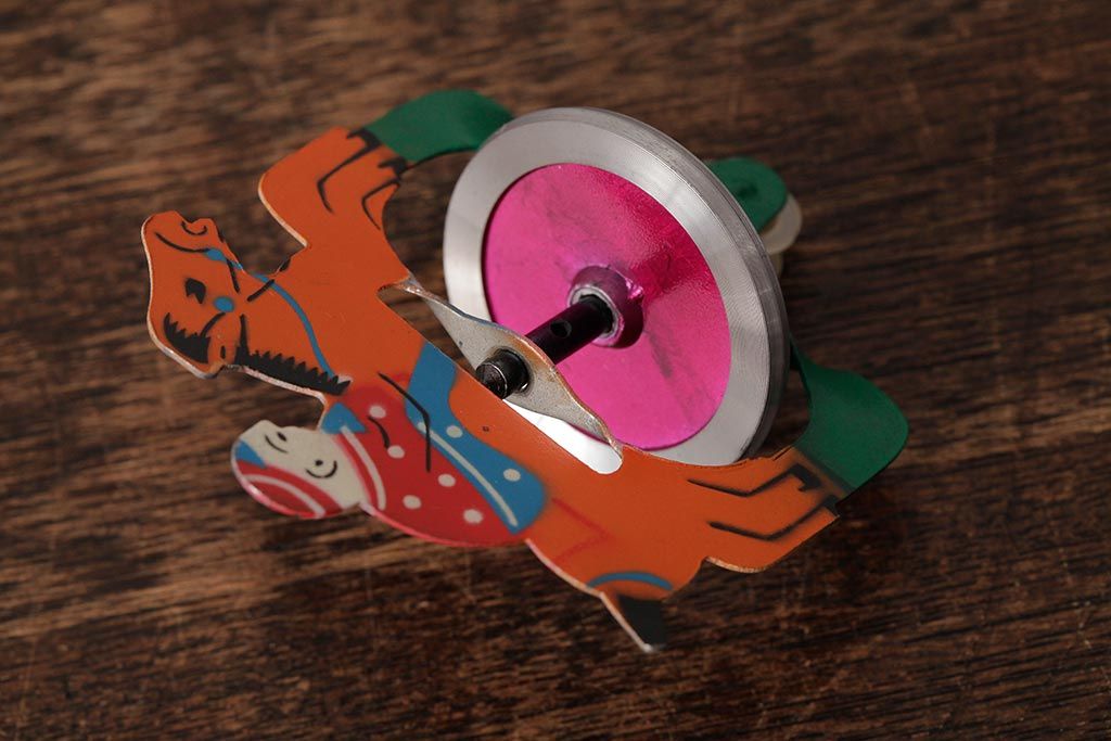 アンティーク雑貨　昭和期　タイガー商会　T.K　レトロなジョッキーゴマ(コマ、駒、おもちゃ)(R-039546)