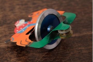 アンティーク雑貨　昭和期　タイガー商会　T.K　レトロなジョッキーゴマ(コマ、駒、おもちゃ)(R-039546)