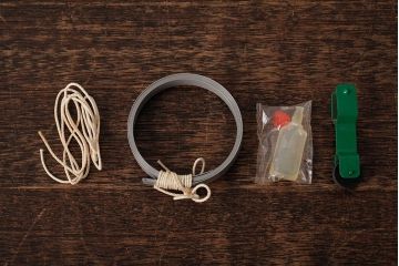 アンティーク雑貨　昭和期　タイガー商会　T.K　レトロなジョッキーゴマ(コマ、駒、おもちゃ)(R-039546)