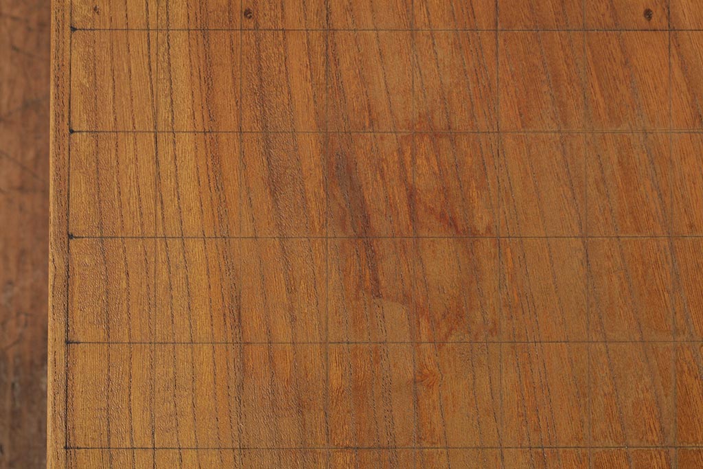 レトロ雑貨　脚のデザインが印象的な明るい木色の将棋盤(花台、飾り台)(R-039548)