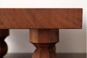 レトロ雑貨　脚のデザインが印象的な明るい木色の将棋盤(花台、飾り台)(R-039548)