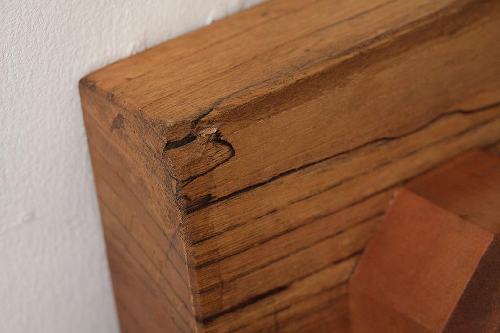 レトロ雑貨　脚のデザインが印象的な明るい木色の将棋盤(花台、飾り台)(R-039548)