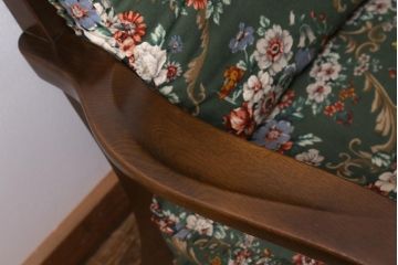 中古　飛騨産業　キツツキ　穂高シリーズ　絵画のようなファブリックが素敵な3人掛けソファ(アームソファ)(R-039570)