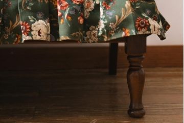 中古　飛騨産業　キツツキ　穂高シリーズ　絵画のようなファブリックが素敵な3人掛けソファ(アームソファ)(R-039570)