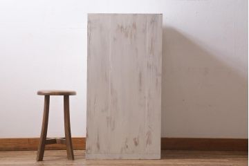 レトロ家具　リペイント　桐材　レトロな雰囲気が魅力の縦型チェスト(サイドチェスト、引き出し)(R-039575)