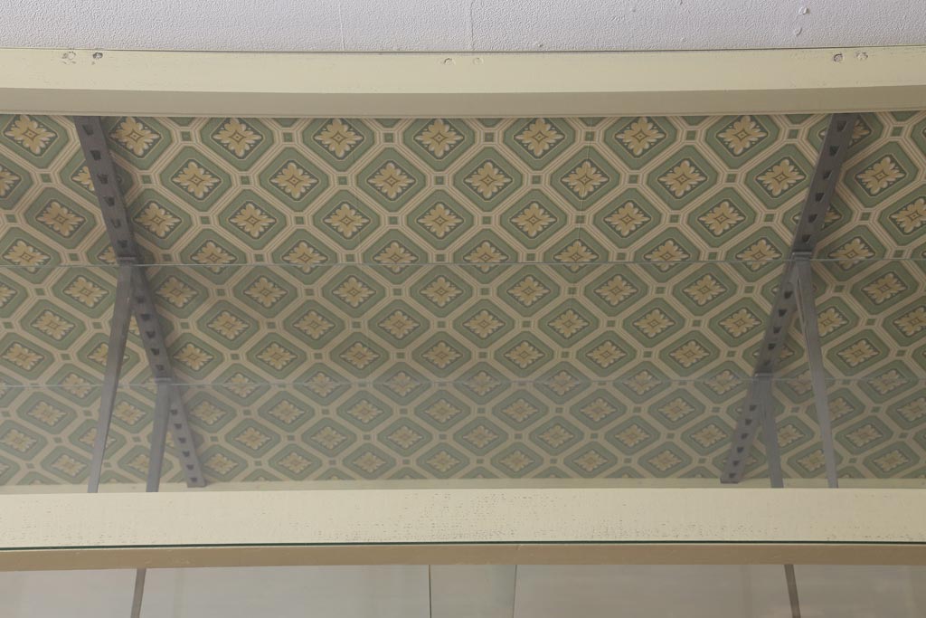 ビンテージ家具　ペイント　レトロな雰囲気がお洒落なガラスケース(ショーケース、陳列棚)(R-039578)