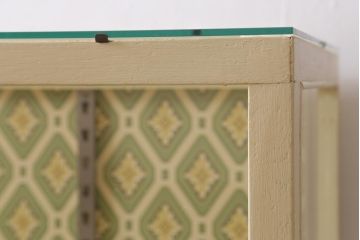 ビンテージ家具　ペイント　レトロな雰囲気がお洒落なガラスケース(ショーケース、陳列棚)(R-039578)