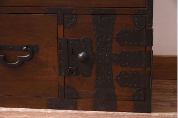 アンティーク家具　和製アンティーク　大正期　ヒノキ材　上品な佇まいが魅力の重ね箪笥(和タンス、衣装箪笥、引き出し)(R-039579)