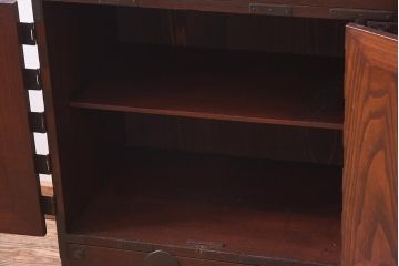 アンティーク家具　和製アンティーク　大正昭和初期　前面ケヤキ材・中桐材　新潟県見附市産　十文字の金具が目を引く帳場箪笥(和タンス、衣装箪笥、収納棚、桐箪笥、桐たんす)(R-039580)