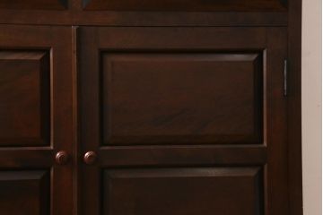 中古　松本民芸家具　シックな雰囲気がおしゃれなA型食器棚(カップボード、キャビネット、収納棚、戸棚)(定価50万円)(R-039583)