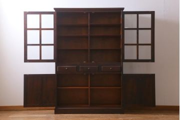 中古　北海道民芸家具　シックな雰囲気が魅力的な上質なつくりの食器棚(カップボード、収納棚、キャビネット)(R-039584)