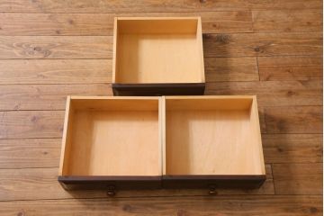 中古　北海道民芸家具　シックな雰囲気が魅力的な上質なつくりの食器棚(カップボード、収納棚、キャビネット)(R-039584)