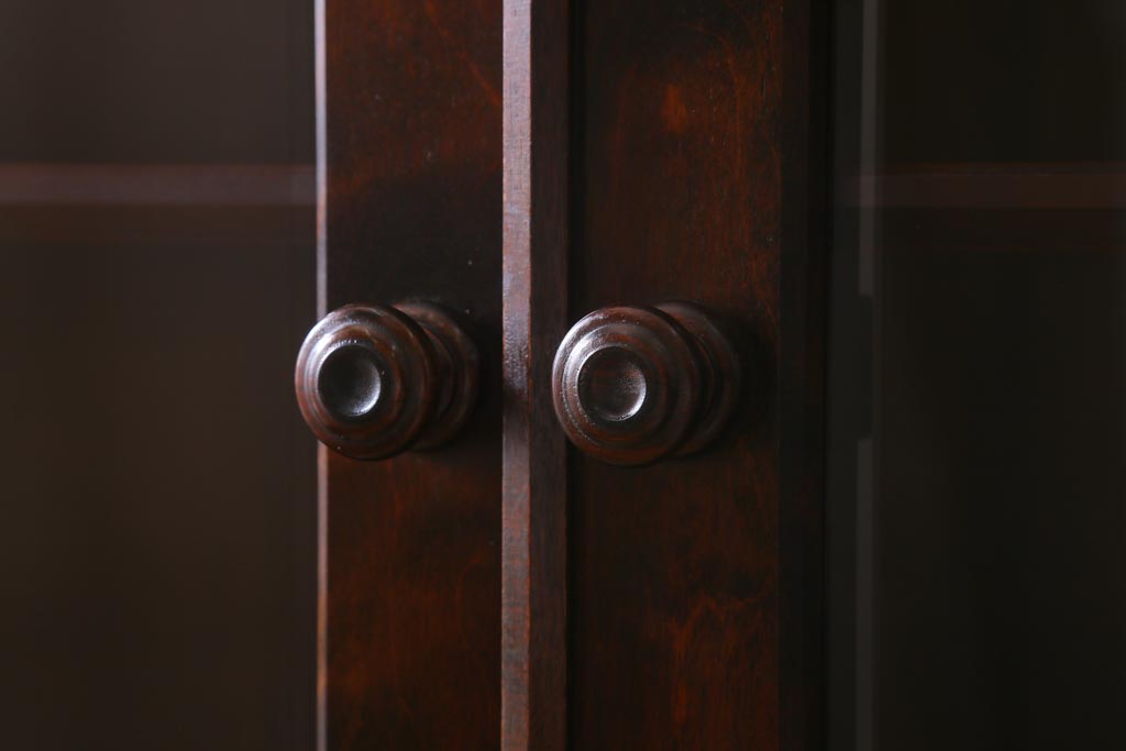 中古　北海道民芸家具　シックな雰囲気が魅力的な上質なつくりの食器棚(カップボード、収納棚、キャビネット)(R-039584)