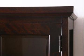 中古　北海道民芸家具　シックな雰囲気が魅力的な上質なつくりの食器棚(カップボード、収納棚、キャビネット)(R-039584)