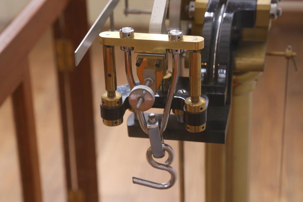 アンティーク雑貨　島津製作所　上皿天秤　ガラスケース　はかり　化学天秤(R-039585)