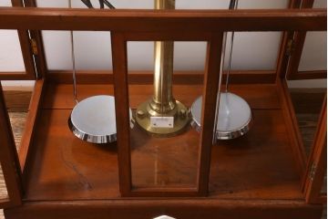アンティーク雑貨　島津製作所　上皿天秤　ガラスケース　はかり　化学天秤(R-039585)