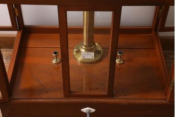 アンティーク雑貨　島津製作所　上皿天秤　ガラスケース　はかり　化学天秤(R-039585)