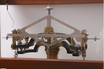 アンティーク雑貨　島津製作所　上皿天秤　ガラスケース　はかり　化学天秤(R-039585)