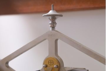 アンティーク雑貨　島津製作所　上皿天秤　ガラスケース　はかり　化学天秤(R-039585)