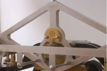 アンティーク雑貨　島津製作所　上皿天秤　ガラスケース　はかり　化学天秤(R-039585)