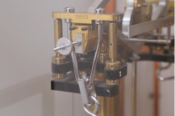 アンティーク雑貨　島津製作所　上皿天秤　ガラスケース　はかり　化学天秤(R-039585)