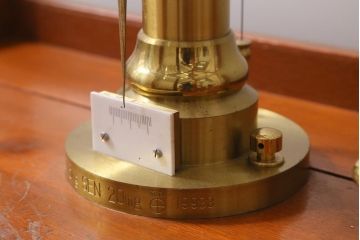 アンティーク雑貨　島津製作所　上皿天秤　ガラスケース　はかり　化学天秤(R-039585)