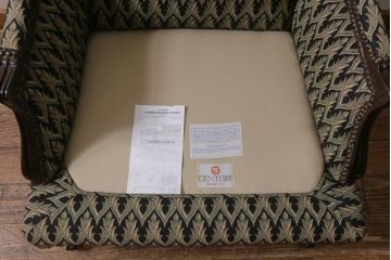 中古　アメリカ製　センチュリー社(CENTURY)　イギリスアンティーク調の1人掛けソファ(1Pソファ、一人掛け)(定価約85万円)(R-039588)