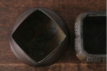 古民具・骨董　大正昭和初期　煙草盆一対　銅火入　漆器　箱付(R-039604)