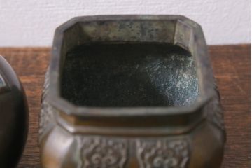 古民具・骨董　大正昭和初期　煙草盆一対　銅火入　漆器　箱付(R-039604)