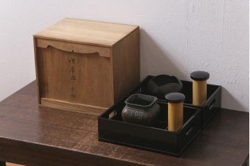 古民具・骨董　大正昭和初期　煙草盆一対　銅火入　漆器　箱付(R-039604)