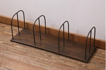 アンティーク雑貨　大正昭和初期　栓材一枚板　金属フレームと木の組み合わせがオシャレな大型サイズの本立て(ブックスタンド)(R-039605)