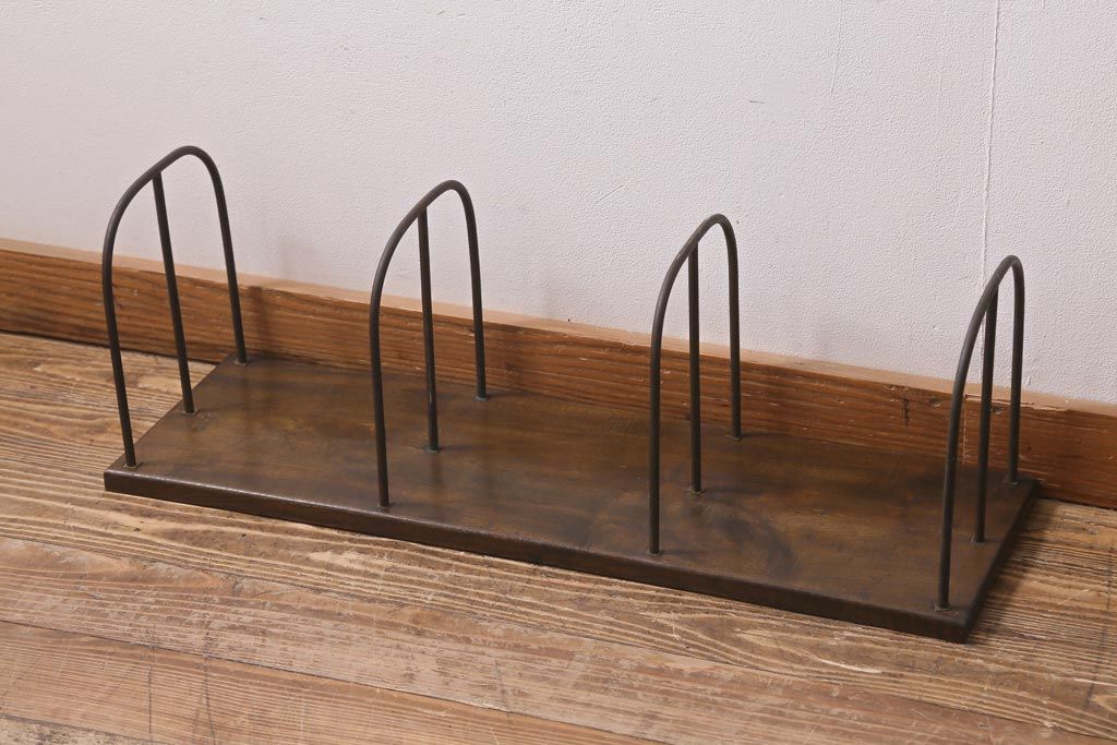 アンティーク雑貨　大正昭和初期　栓材一枚板　金属フレームと木の組み合わせが格好良い大型サイズの本立て(ブックスタンド)(R-039606)