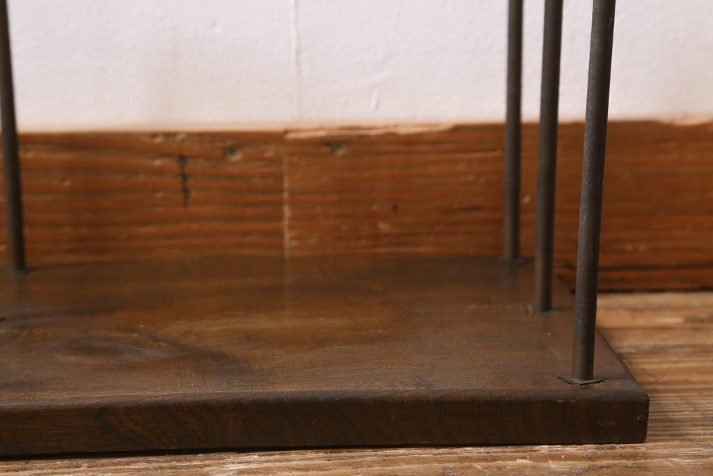 アンティーク雑貨　大正昭和初期　栓材一枚板　金属フレームと木の組み合わせが格好良い大型サイズの本立て(ブックスタンド)(R-039606)