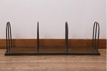 アンティーク雑貨　大正昭和初期　栓材一枚板　金属フレームと木の組み合わせが格好良い大型サイズの本立て(ブックスタンド)(R-039606)