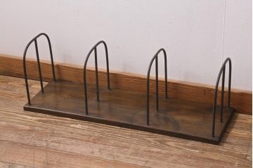 アンティーク雑貨　大正昭和初期　栓材一枚板　金属フレームと木の組み合わせが格好良い大型サイズの本立て(ブックスタンド)(R-039606)