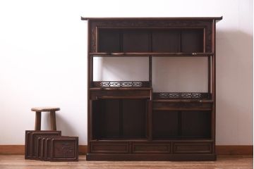 ヴィンテージ家具　唐木材　松竹梅の意匠が目を惹く上品な佇まいの茶棚(飾り棚、収納棚、ビンテージ)(R-039608)