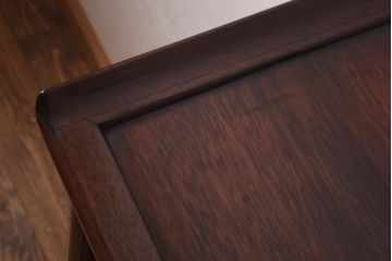 ヴィンテージ家具　唐木材　松竹梅の意匠が目を惹く上品な佇まいの茶棚(飾り棚、収納棚、ビンテージ)(R-039608)