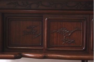 ヴィンテージ家具　唐木材　松竹梅の意匠が目を惹く上品な佇まいの茶棚(飾り棚、収納棚、ビンテージ)(R-039608)