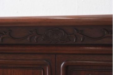 ヴィンテージ家具　唐木材　松竹梅の意匠が目を惹く上品な佇まいの茶棚(飾り棚、収納棚、ビンテージ)(R-039608)