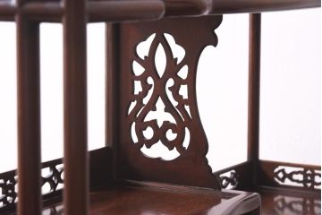 ヴィンテージ家具　唐木材　松竹梅の意匠が目を惹く上品な佇まいの茶棚(飾り棚、収納棚、ビンテージ)(R-039608)