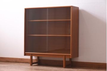 ヴィンテージ家具　北欧ビンテージ　チーク材　スタイリッシュなデザインが魅力のディスプレイキャビネット(収納棚、戸棚、飾り棚)(R-039614)