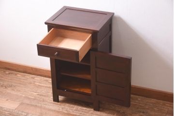 中古　松本民芸家具　シックな佇まいのC型電話台(サイドチェスト、引き出し、収納棚)(定価約11万円)(R-039615)