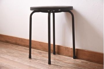 アンティーク家具　鉄脚　昭和中期　古い質感が味わい深いレトロな丸スツール(チェア、椅子)(R-039617)